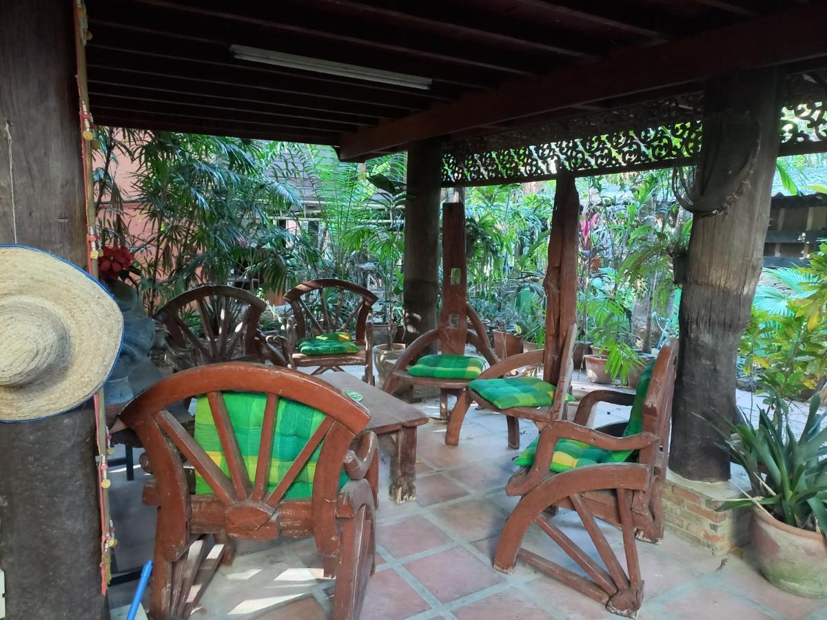 Hotel Teak House Chiang Mai Esterno foto